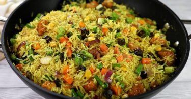 How to cook Nigerian fried rice