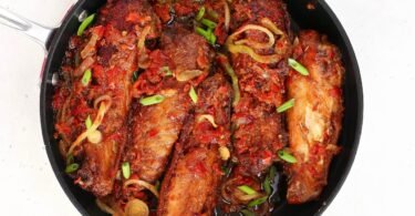 How to prepare rice and peppered wings